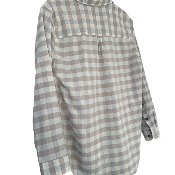 Patagonia Women’s Organic Cotton & Hemp Gingham Button -Down Shirt - Picture 4 of 10